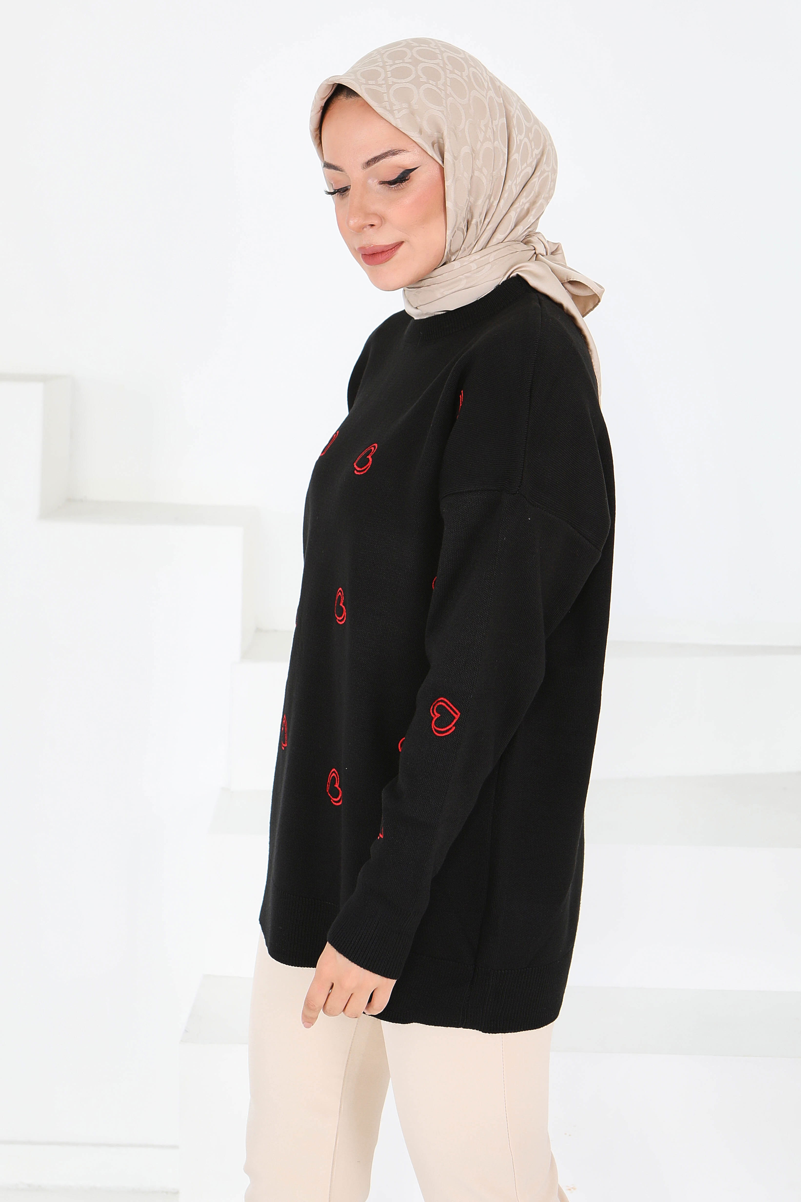 Kalp Nakışlı Triko Kazak - 27793-SIYAH - 3