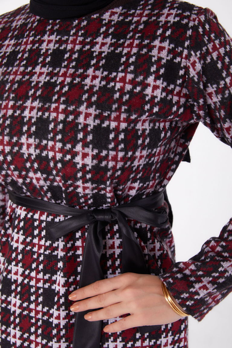 Kazayağı Desenli Kuşaklı Elbise - 27756-BORDO - TOFİSA