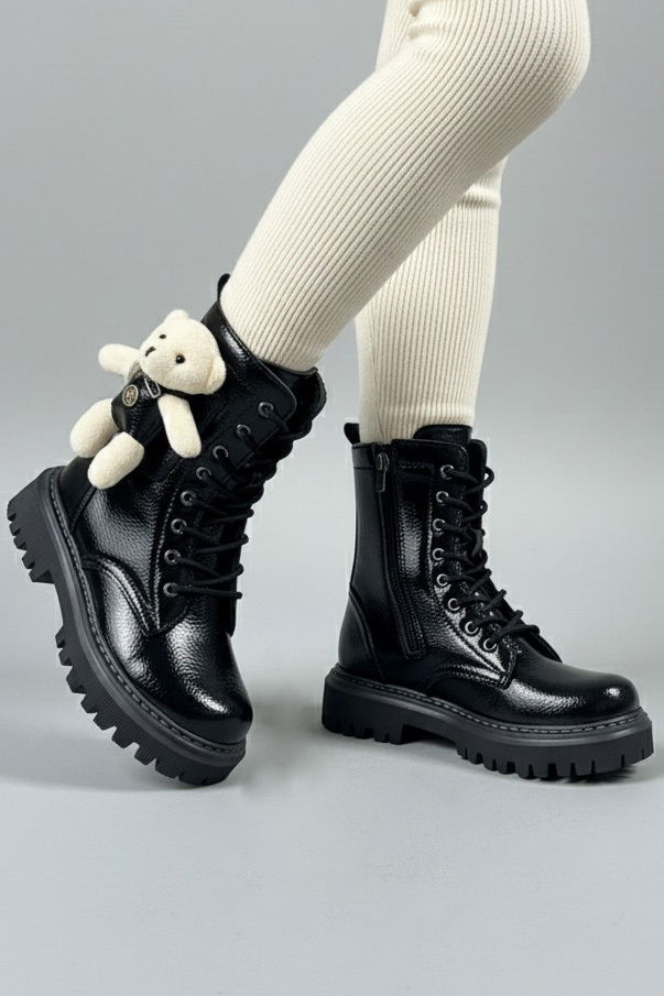 Kız Çocuk Parlak Siyah Yanda Ayıcık Detaylı Çizme - 28036-PARLAK-SIYAH - TOFİSA