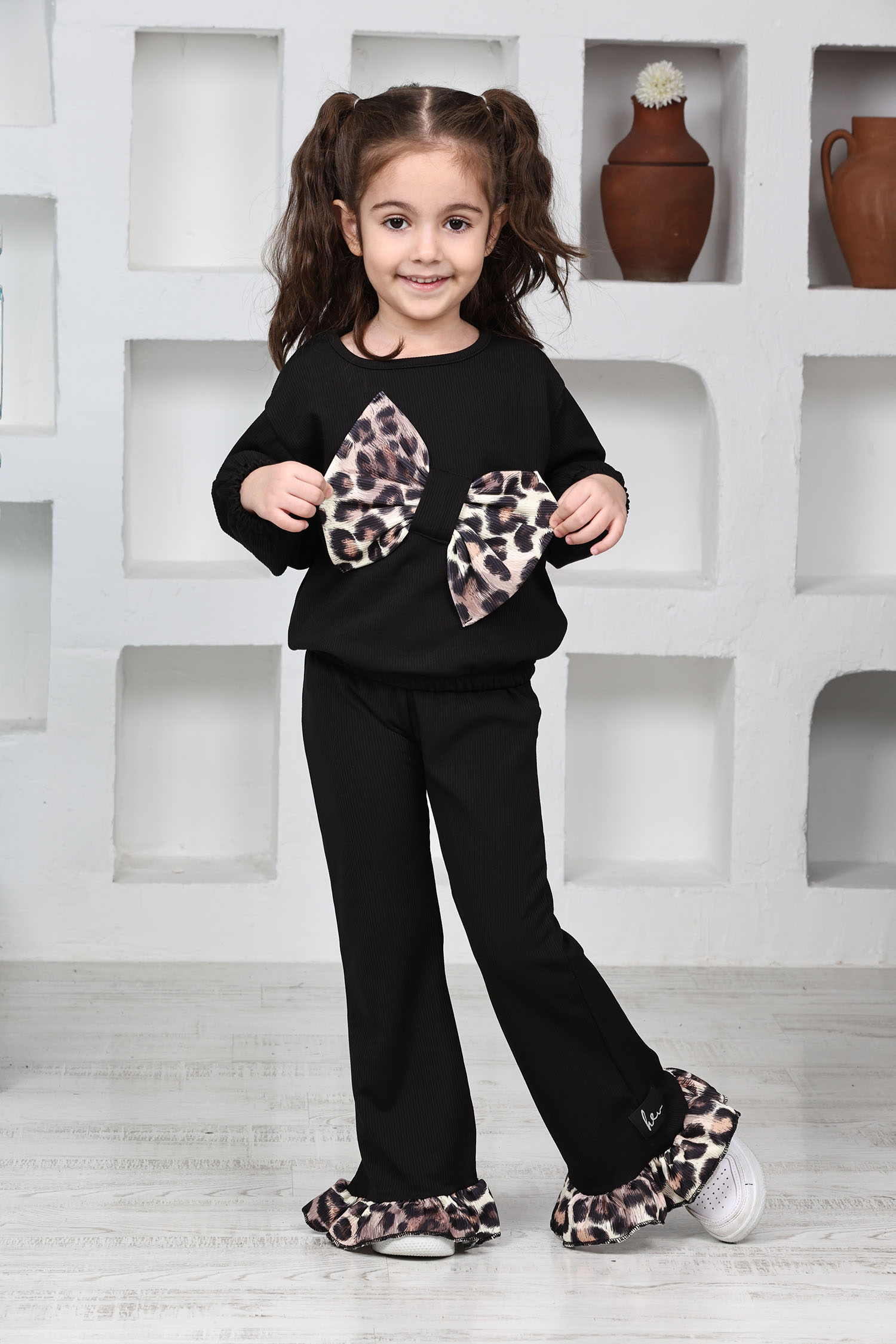Kız Çocuk Siyah Kız Çocuk Leopar Detaylı Fiyonklu Bluz ve Pantolon Alt Üst Takım - 26816 - 1