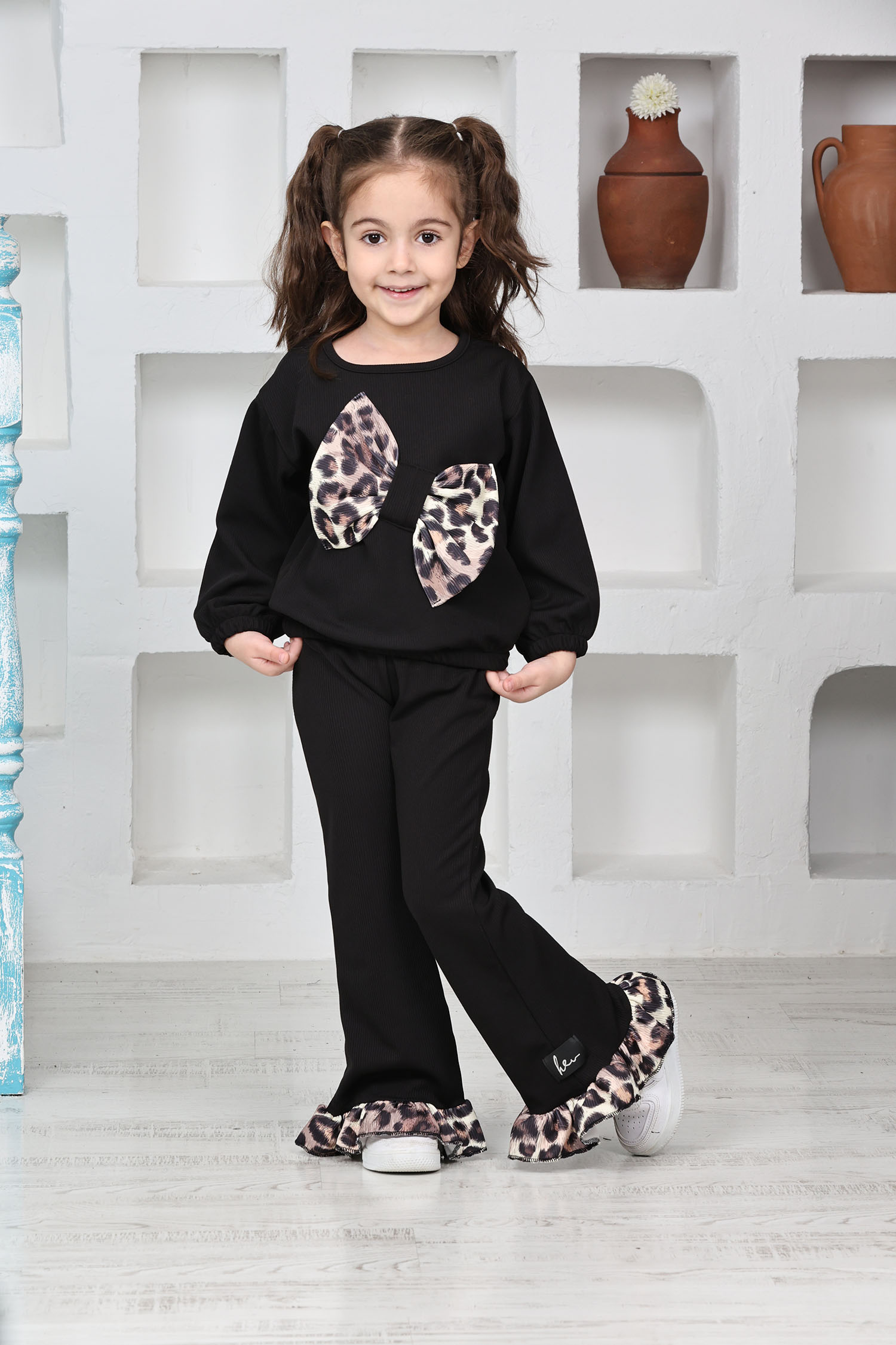 Kız Çocuk Siyah Kız Çocuk Leopar Detaylı Fiyonklu Bluz ve Pantolon Alt Üst Takım - 26816 - 2