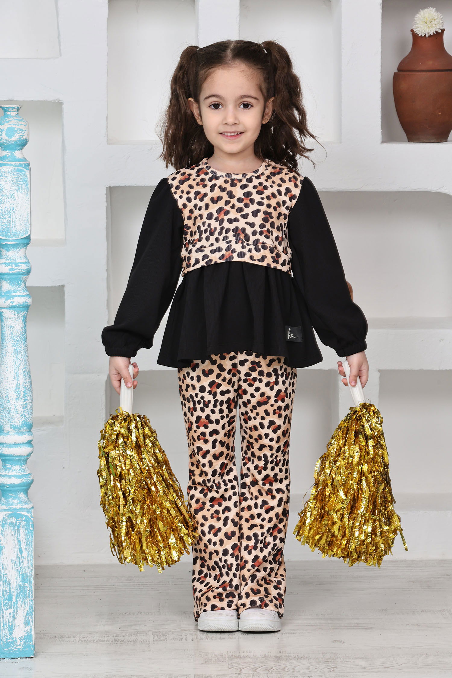 Kız Çocuk Siyah Kız Çocuk Leoparlı Volanlı Bluz ve Pantolon Alt Üst Takım - 26817 - 1