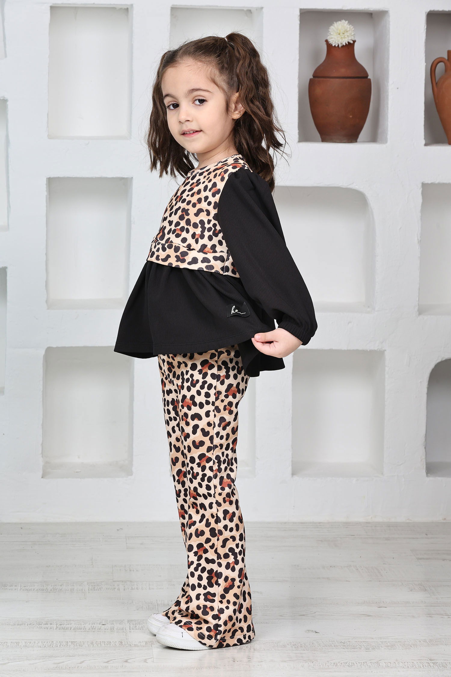 Kız Çocuk Siyah Kız Çocuk Leoparlı Volanlı Bluz ve Pantolon Alt Üst Takım - 26817 - 3