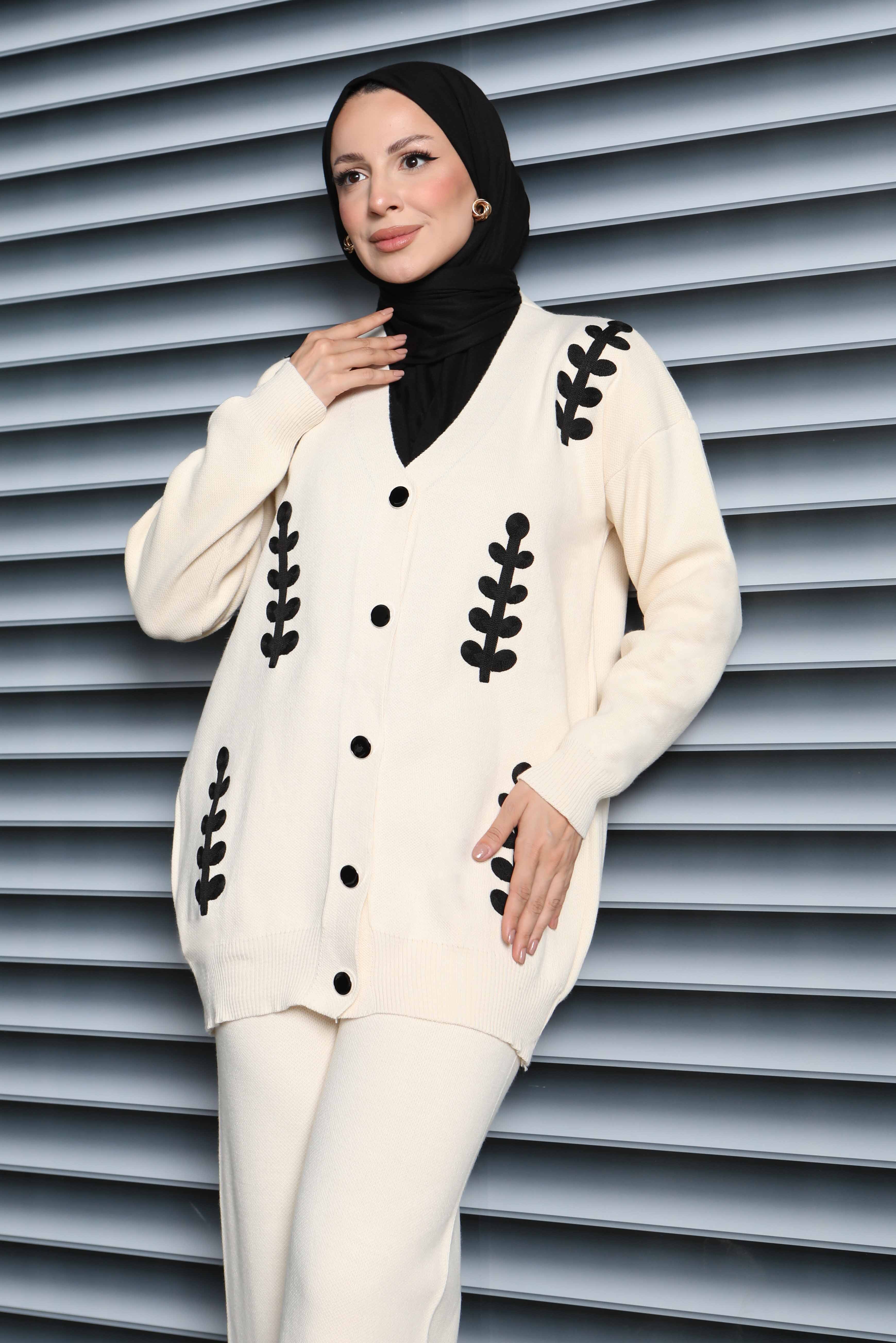 Nakışlı Düğmeli Triko Takım - 27903-KREM - 2