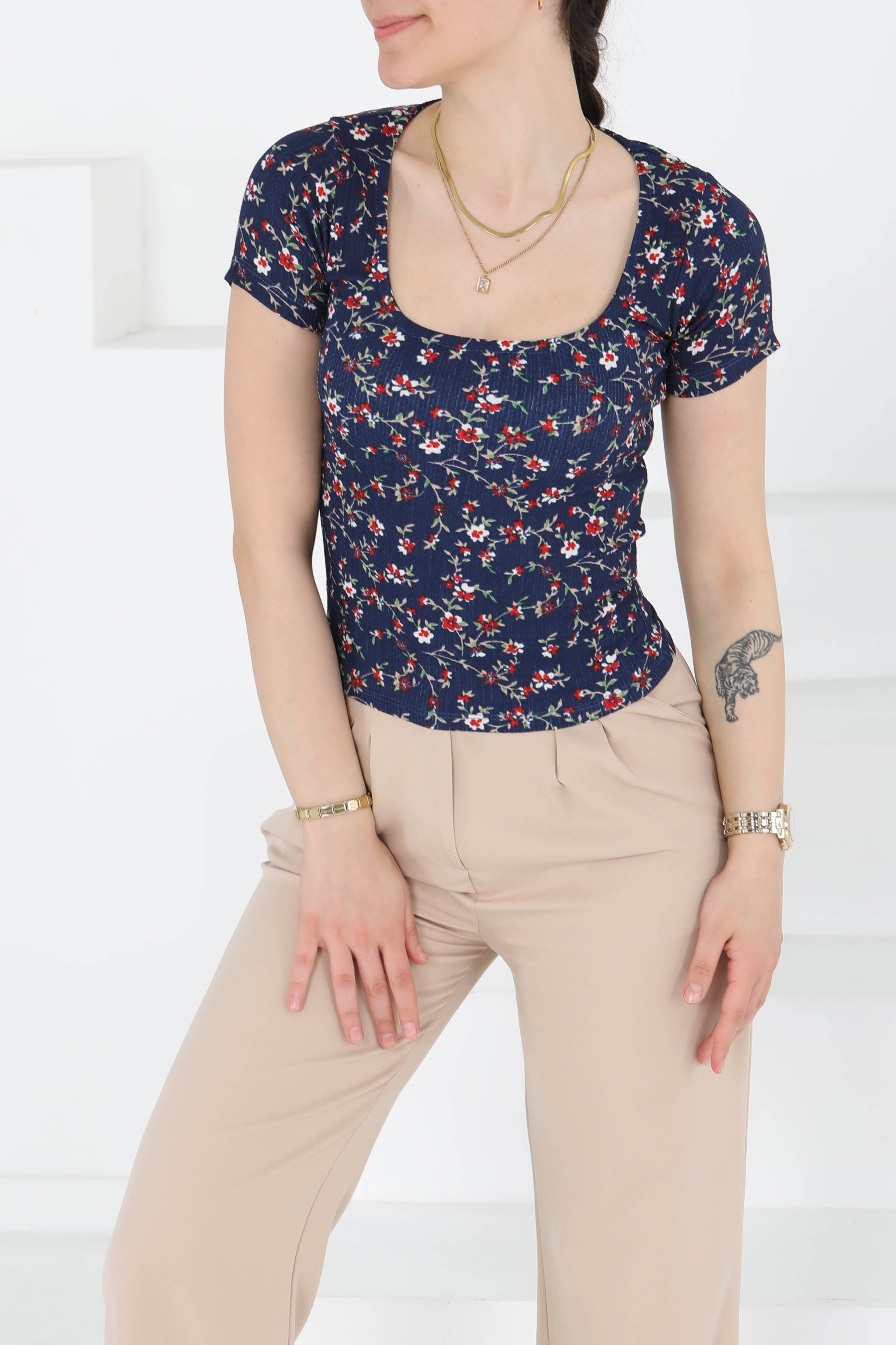 Oval Yaka Çiçek Desenli Bluz - 27279 - 1
