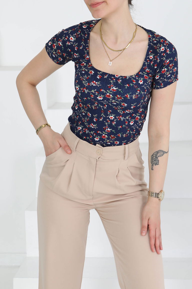 Oval Yaka Çiçek Desenli Bluz - 27279 - TOFİSA