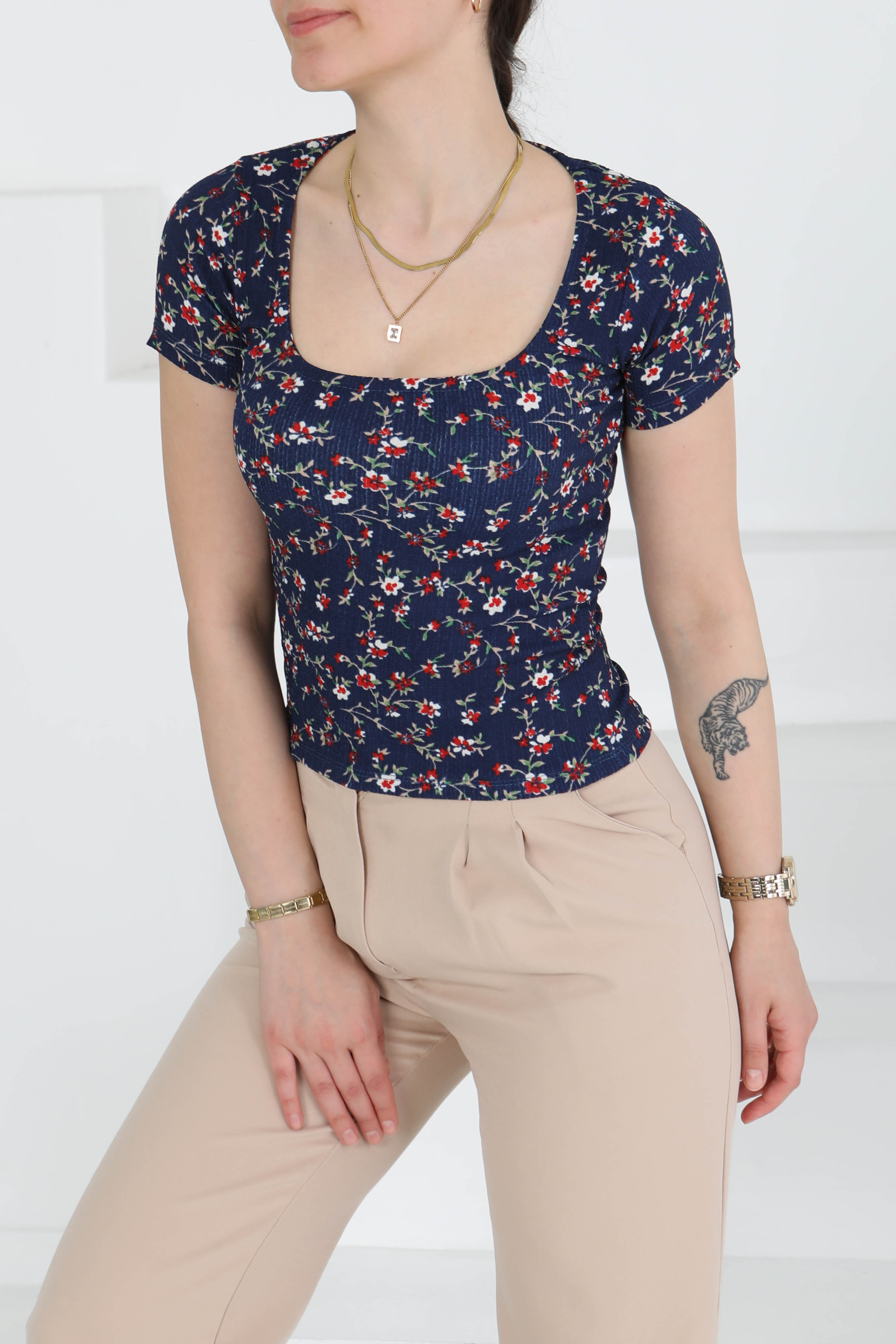 Oval Yaka Çiçek Desenli Bluz - 27279 - 3