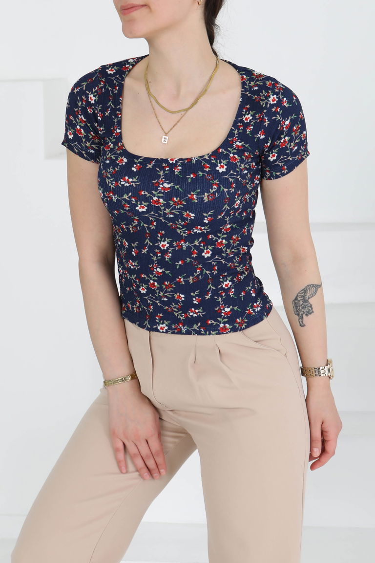 Oval Yaka Çiçek Desenli Bluz - 27279 - TOFİSA