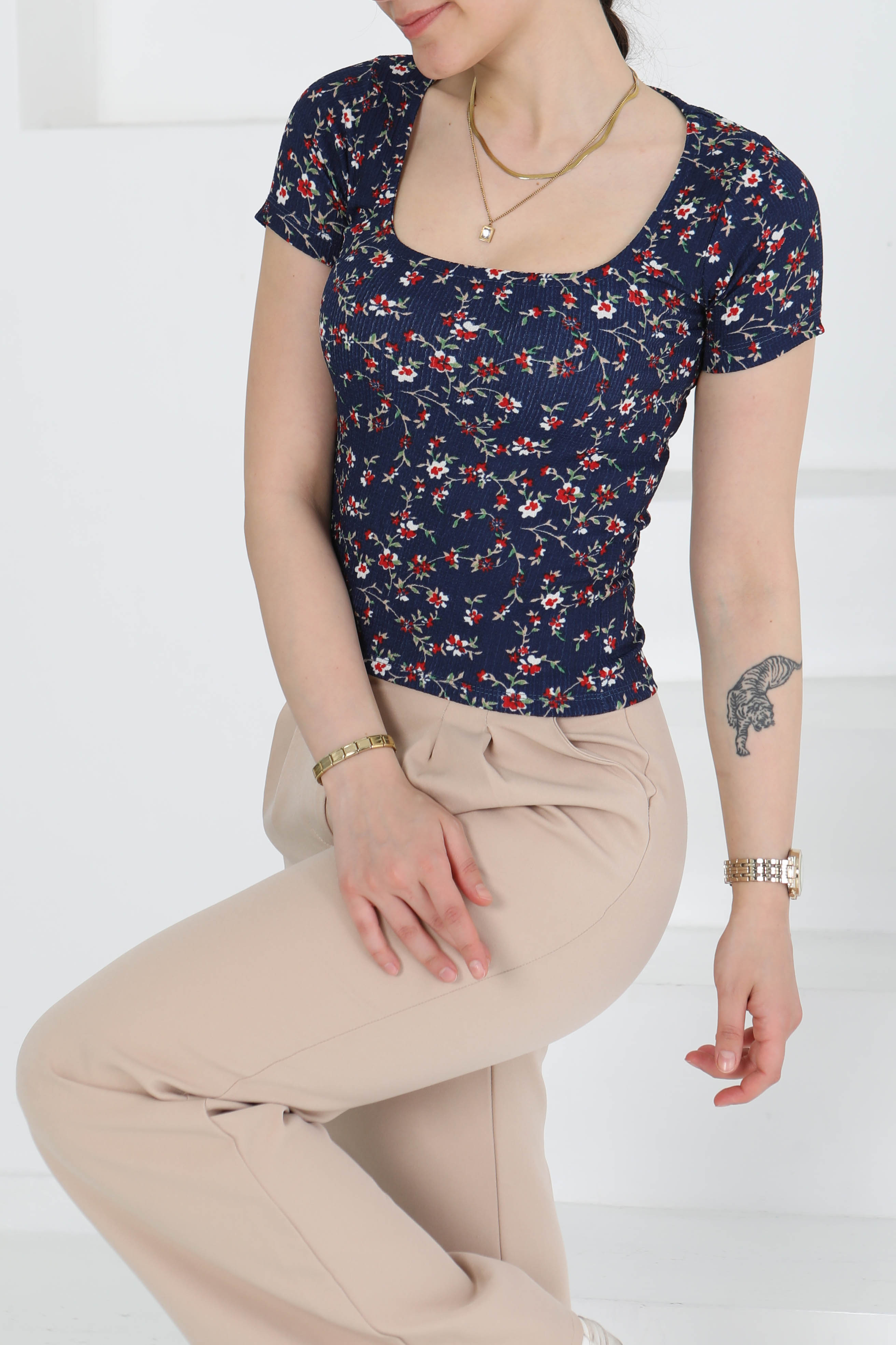Oval Yaka Çiçek Desenli Bluz - 27279 - 4