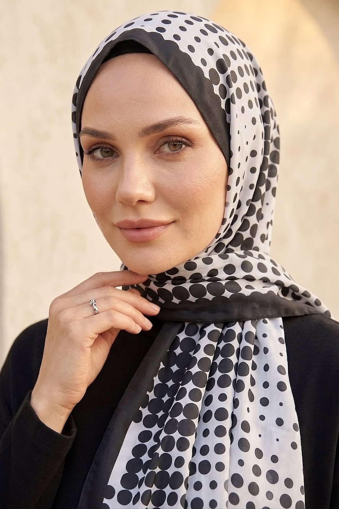 Puantiye Desen İtalyan İpek Şal Siyah - 28758-SIYAH - 2