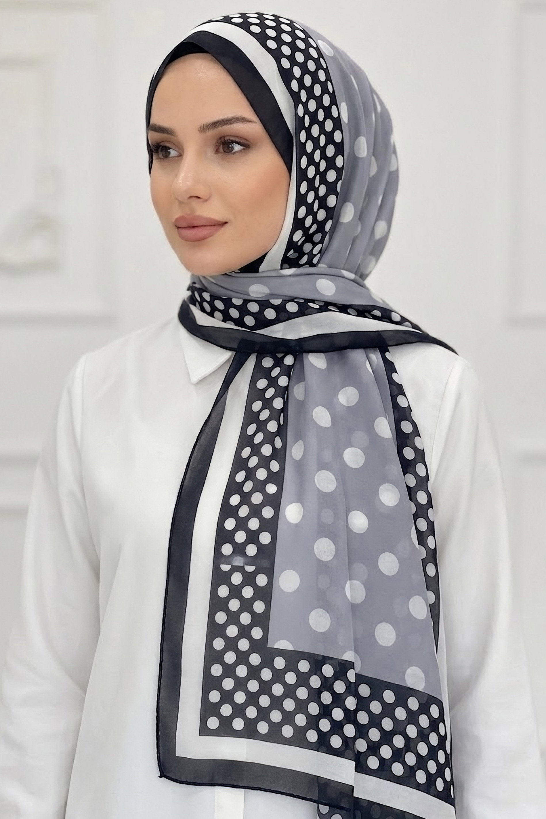 Zarif Puantiye Desen İtalyan İpek Şal Siyah - 28685-SIYAH - 1